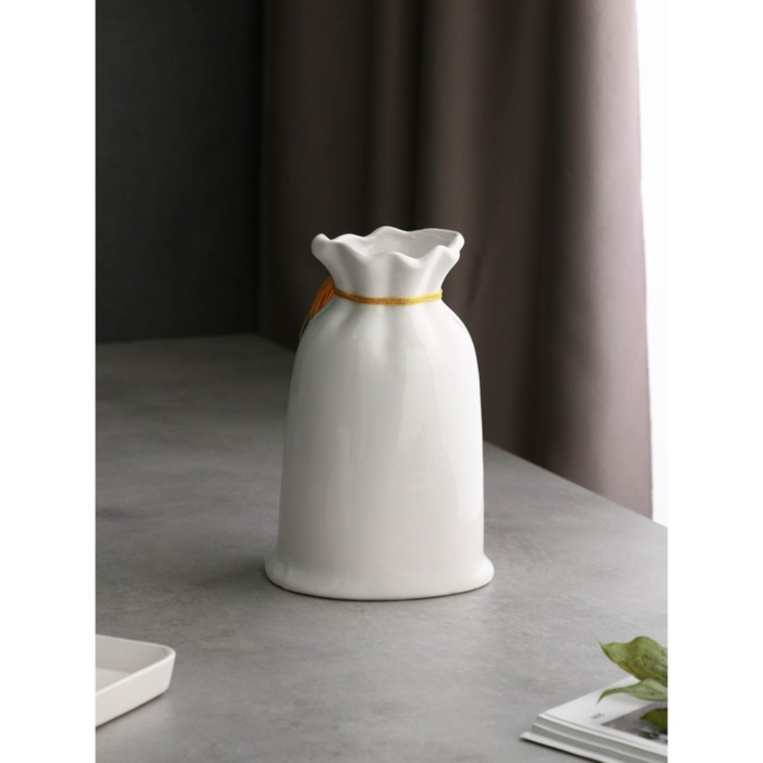 Ваза настольная «Мешочек», h=21 см, цвет белый, керамика, 1 сорт, Иран